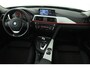 BMW 3-Serie Touring 318d Upgrade Edition (PANORAMADAK, AUTOMAAT, NAVIGATIE, PARKEERSENSOREN, CRUISE CONTROL)