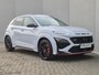 Hyundai Kona 2.0 T-GDI N Performance 280pk DCT8 Automaat / Fabrieksgarantie tot 06-2028 / Dealer onderhouden / Trekgewicht 1600 kg / Head Up Display / Glazen schuif- en kanteldak / Stuur-, Stoel en Achterbank verwarming /