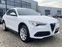 Alfa Romeo Stelvio 2.0 T 280 Pk AWD First Edition Xenon Navigatie Camera Elek Stoelen Leder Stoel + Stuurverwarming 19 inch Velgen DAB