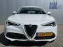 Alfa Romeo Stelvio 2.0 T 280 Pk AWD First Edition Xenon Navigatie Camera Elek Stoelen Leder Stoel + Stuurverwarming 19 inch Velgen DAB Super nette staat en lage kilometerstand !