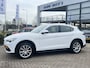 Alfa Romeo Stelvio 2.0 T 280 Pk AWD First Edition Xenon Navigatie Camera Elek Stoelen Leder Stoel + Stuurverwarming 19 inch Velgen DAB Super nette staat en lage kilometerstand !