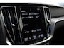 Volvo V60 2.0 B3 Momentum Advantage | Moritz leder Charcoal bekleding | Dealeronderhouden | Getinte ramen | Climate Pack | Park Asist Pack | Camera achter | Zitverlenging voorstoelen | City Safety | Verwarmbare voorstoelen | 2-Zone Climate Control | Volvo on Call | Verwarmbaar stuurwiel |  Apple Carplay & Android Auto |