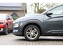 Hyundai Kona 1.0T ESSENSE | PLUS PACK | NL-AUTO! | CAMERA | ALL SEASON | NAVI | CLIMA | CRUISE | PARKEERSENSOREN | APPLE CARPLAY & ANDROID AUTO | VOLLEDIG ONDERHOUDEN!