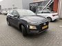 Hyundai Kona 1.0T ESSENSE | PLUS PACK | NL-AUTO! | CAMERA | ALL SEASON | NAVI | CLIMA | CRUISE | PARKEERSENSOREN | APPLE CARPLAY & ANDROID AUTO | VOLLEDIG ONDERHOUDEN!