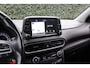 Hyundai Kona 1.0T ESSENSE | PLUS PACK | NL-AUTO! | CAMERA | ALL SEASON | NAVI | CLIMA | CRUISE | PARKEERSENSOREN | APPLE CARPLAY & ANDROID AUTO | VOLLEDIG ONDERHOUDEN!