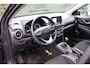 Hyundai Kona 1.0T ESSENSE | PLUS PACK | NL-AUTO! | CAMERA | ALL SEASON | NAVI | CLIMA | CRUISE | PARKEERSENSOREN | APPLE CARPLAY & ANDROID AUTO | VOLLEDIG ONDERHOUDEN!