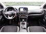 Hyundai Kona 1.0T ESSENSE | PLUS PACK | NL-AUTO! | CAMERA | ALL SEASON | NAVI | CLIMA | CRUISE | PARKEERSENSOREN | APPLE CARPLAY & ANDROID AUTO | VOLLEDIG ONDERHOUDEN!