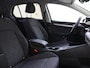 Volkswagen Golf 1.0 eTSI Life | Adaptieve cruise control | CarPlay | Parkeersensoren | Draadloze telefoonlader | Bluetooth | Getint glas | Sfeerverlichting |