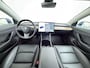 Tesla Model 3 SR Plus 325PK Lmv 18" AutoPilot FSD Leder Pano-dak Adaptive-Cruise Camera's Elektr.-Stuur+Stoelen+Spiegels+Geheugen+Easy-Entry+Verwarmde stoelen Park assistent Pdc WIFI Lane-Assist Speed-Assist Navi LED Comfortstoelen ACC DAB Voorverwarmen interieur via App Keyless One-Pedal-Drive 1e Eigenaar Origineel Nederlandse Auto