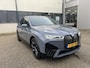 BMW iX xDrive50 Business Edition Plus 112 kWh | Nieuwprijs €128.798,-!!/NL Auto/1e Eig./Luchtvering/Navi/Pano.Dak/Leder/Elektr.Wegklapbare Trekhaak/Apple Car-Play-Android Auto