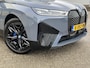 BMW iX xDrive50 Business Edition Plus 112 kWh | Nieuwprijs €128.798,-!!/NL Auto/1e Eig./Luchtvering/Navi/Pano.Dak/Leder/Elektr.Wegklapbare Trekhaak/Apple Car-Play-Android Auto