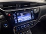 Toyota Auris 1.8 Hybrid Sport Automaat (NAVIGATIE, CLIMATE, CAMERA, STOELVERWARMING, GETINT GLAS, SPORTSTOELEN, CRUISE, KEYLESS, TREKHAAK, NIEUWSTAAT)