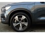 Volvo XC40 1.5 T4 Recharge Plug-in Hybrid R-Design | Henk Scholten onderhouden | Elektrisch Verstelbare Voorstoelen Met Geheugen | Parkeersensoren Voor- en Achter | Achteruitrijcamera | Stoelverwarming | Stuurverwarming | Adaptieve Cruise Control | Pilot Assist | Volvo On Call | Parkeerverwarming Met Timerfunctie | 19 Inch Lichtmetalen Velgen | Navigatie | Bluetooth | High Performance Audiosysteem | Apple Carplay | Android Auto | Nappa Leer/Nubuck Bekleding