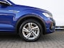 Volkswagen T-Roc 1.5 TSI R-Line 150 PK | Navigatie | Stoelverwarming | Keyless | LED matrix | Trekhaak | 17" Valencia |