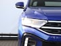 Volkswagen T-Roc 1.5 TSI R-Line 150 PK | Navigatie | Stoelverwarming | Keyless | LED matrix | Trekhaak | 17" Valencia |