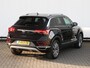 Volkswagen T-Roc 1.5 TSI Style 150 pk DSG | Trekhaak | Stoelverwarming | Keyless | Camera | Navigatie | Adaptieve Cruise control