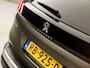 Peugeot 3008 1.2 PureTech Sport (PANORAMADAK, APPLE CARPLAY, MEMORY SEATS, LEDER, STOELVERWARMING, 360 CAMERA, GETINT GLAS, TREKHAAK, KEYLESS, NIEUWSTAAT)