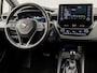Toyota Corolla Touring Sports 2.0 Hybrid Sport 180Pk Automaat (APPLE CARPLAY, NAVIGATIE, CAMERA, LEDER, STOELVERWARMING, SPORTSTOELEN, ADAPTIVE CRUISE, KEYLESS, GETINT GLAS, NIEUWE APK, NIEUWSTAAT)