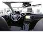 Toyota Auris Touring Sports 1.8 Hybrid Lease pro*NL-Auto*Perfect dealer Onderh.*Pano/Afneemb.Trekhaak/Half Leder/Stoelverw./Camera/Rijstrooksens./Parkeersens.V+A/16 inch LM*