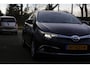 Toyota Auris Touring Sports 1.8 Hybrid Lease pro*NL-Auto*Perfect dealer Onderh.*Pano/Afneemb.Trekhaak/Half Leder/Stoelverw./Camera/Rijstrooksens./Parkeersens.V+A/16 inch LM*