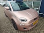 Fiat 500 La Prima 42 kWh | Achterbank in delen neerklapbaar | Achteruitrijcamera | Apple Carplay/Android Auto|telefoonintegratie premium