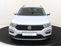 Volkswagen T-Roc 1.0 TSI Style | Adaptieve cruise control | CarPlay | Achteruitrijcamera | Dodehoek detectie | Climate control | Elektrisch inklapbare buitenspiegels | Parkeersensoren |