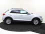 Volkswagen T-Roc 1.0 TSI Style | Adaptieve cruise control | CarPlay | Achteruitrijcamera | Dodehoek detectie | Climate control | Elektrisch inklapbare buitenspiegels | Parkeersensoren |