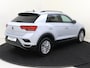 Volkswagen T-Roc 1.0 TSI Style | Adaptieve cruise control | CarPlay | Achteruitrijcamera | Dodehoek detectie | Climate control | Elektrisch inklapbare buitenspiegels | Parkeersensoren |