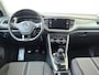 Volkswagen T-Roc 1.0 TSI Style | Adaptieve cruise control | CarPlay | Achteruitrijcamera | Dodehoek detectie | Climate control | Elektrisch inklapbare buitenspiegels | Parkeersensoren |