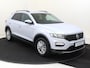 Volkswagen T-Roc 1.0 TSI Style | Adaptieve cruise control | CarPlay | Achteruitrijcamera | Dodehoek detectie | Climate control | Elektrisch inklapbare buitenspiegels | Parkeersensoren |