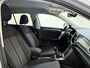 Volkswagen T-Roc 1.0 TSI Style | Adaptieve cruise control | CarPlay | Achteruitrijcamera | Dodehoek detectie | Climate control | Elektrisch inklapbare buitenspiegels | Parkeersensoren |
