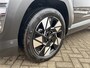 Hyundai Kona 1.6 GDI 141pk HEV Premium | Premium audio | 360 camera | Bestuurdersstoel met geheugen | Adaptive cruise control | Dodehoek detectie | Full LED koplampen | Stoelverwarming | Stoelventilatie | Stuurverwarming