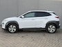 Hyundai Kona Electric EV Limited 64 kWh / SOH 100% / Camera / Navigatie / HUD / ACC Adaptieve Cruise / Elektr. Stoelen / Stoelverwarming & Stoelventilatie / CCS Laden / Dodehoek detectie / KRELL Audio / Achterbank verwarming /