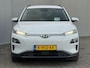 Hyundai Kona Electric EV Limited 64 kWh / SOH 100% / Camera / Navigatie / HUD / ACC Adaptieve Cruise / Elektr. Stoelen / Stoelverwarming & Stoelventilatie / CCS Laden / Dodehoek detectie / KRELL Audio / Achterbank verwarming /