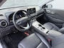 Hyundai Kona Electric EV Limited 64 kWh / SOH 100% / Camera / Navigatie / HUD / ACC Adaptieve Cruise / Elektr. Stoelen / Stoelverwarming & Stoelventilatie / CCS Laden / Dodehoek detectie / KRELL Audio / Achterbank verwarming /