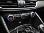Alfa Romeo Giulia 2.0T B-Tech | Bi-Xenon Koplampen | Schuif/Kanteldak | Stoelverwarming | Stuurverwarming | Lederen Bekleding | Achteruitrijcamera | Trekhaak |