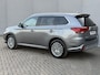 Mitsubishi Outlander 2.4 PHEV Instyle / Fabrieksgarantie tot 11-2028 / Dealer Onderhouden / Adaptieve Cruise / Lederen Bekleding / Navigatie via AppleCarplay & Android auto / Stoel + Stuurverwarming / 360 Camera / Elektr. Stoelen / Elektr. Achterklep /