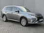 Mitsubishi Outlander 2.4 PHEV Instyle / Fabrieksgarantie tot 11-2028 / Dealer Onderhouden / Adaptieve Cruise / Lederen Bekleding / Navigatie via AppleCarplay & Android auto / Stoel + Stuurverwarming / 360 Camera / Elektr. Stoelen / Elektr. Achterklep /
