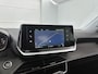 Peugeot e-2008 SUV EV Active Pack 50 kWh 136pk | Accu SOH 92,2% | Navigatie | Achteruitrijcamera | Climate Control | Cruise Control | Parkeersensoren | Led koplampen | Elektrisch inklapbare spiegels | Bluetooth | Apple CarPlay / Android Auto | DAB+ radio | Keyless start | Automatisch dimlicht | Regensensor | Multifunctioneel stuurwiel | 16” lichtmetalen velgen |