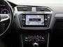 Volkswagen Tiguan 1.5 TSI Life Business | Apple Carplay / Android Auto | Achteruitrijcamera | Parkeersensoren | Trekhaak |