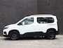 Peugeot Rifter Allure 110pk | Navigatie | Achteruitrijcamera | Airco | Cruise Control | Armsteun | Apple Carplay / Android Auto | DAB+ radio | Bluetooth | Automatisch dimlicht | Regensensor | All seasonbanden | Donker getint glas | 2x Schuifdeur | 16" lichtmetalen velgen |