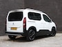 Peugeot Rifter Allure 110pk | Navigatie | Achteruitrijcamera | Airco | Cruise Control | Armsteun | Apple Carplay / Android Auto | DAB+ radio | Bluetooth | Automatisch dimlicht | Regensensor | All seasonbanden | Donker getint glas | 2x Schuifdeur | 16" lichtmetalen velgen |