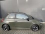 Fiat 500 0.9 TwinAir Turbo Sport Mat Groen Airco - Cruise control - Bluetooth - Groot navigatiesysteem - Mistlampen voor - Licht metalen velgen 16 inch - Start/stop systeem - Stuur leder - Stuur multifunctioneel - Centrale deurvergrendeling met afstandsbediening