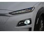 Hyundai Kona Electric EV Premium 64 kWh SOH100% Clima ACC CarPlay Leder Trekhaak LED Cam