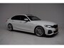 BMW 3-Serie 330e M-SPORT / SOH 93% / UNIEK / CARPLAY / SCHUIFDAK / DEALER-ONDERHOUDEN / 20INCH / SFEERVERLICHTING