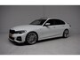 BMW 3-Serie 330e M-SPORT / SOH 93% / UNIEK / CARPLAY / SCHUIFDAK / DEALER-ONDERHOUDEN / 20INCH / SFEERVERLICHTING