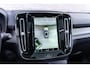 Volvo XC40 Recharge P8 AWD R-Design | Google | Adaptieve Cruise Control | Schuif-/Kanteldak | 360 Camera | Harman Kardon Audio | Zitverlenging | Elek. Achterklep | Dodehoekdetectie | Stoel-/Stuurverwarming | Park Assist | Apple Carplay | 19" LM