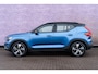 Volvo XC40 Recharge P8 AWD R-Design | Google | Adaptieve Cruise Control | Schuif-/Kanteldak | 360 Camera | Harman Kardon Audio | Zitverlenging | Elek. Achterklep | Dodehoekdetectie | Stoel-/Stuurverwarming | Park Assist | Apple Carplay | 19" LM