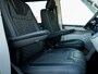 Volkswagen Transporter 2.0 204PK TDI L2H1 DC Highline | 1e Eigenaar | Trekhaak | Leder | 2 Schuifdeuren | Origineel NL | Comfort Stoelen | LED Koplampen Stoelverwarming | Climate Control | Adaptieve Cruise Control | Nieuw Beklede Laadruimte | Lichtmetalen Velgen |