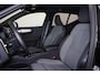 Volvo XC40 B3 Plus Black Edition - Panorama/schuifdak - IntelliSafe Assist & Surround - 360º Camera - Harman/Kardon audio - Verwarmde voorstoelen & stuur - Parkeersensoren voor & achter - Elektr. bedienb. voorstoelen met geheugen links - Draadloze tel. lader - Extra getint glas - 20' LMV